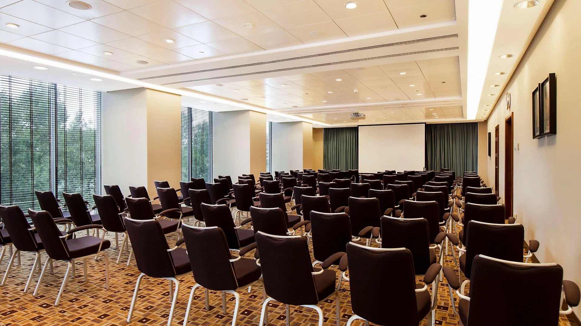 Hilton Warsaw City Hotel 4*,