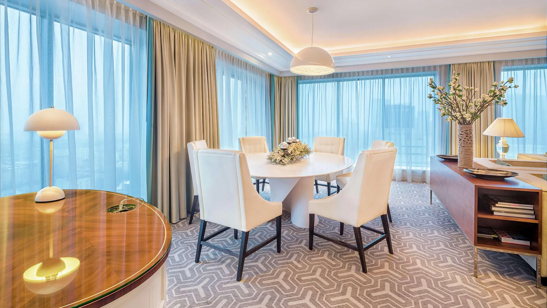 Hilton Warsaw City Hotel 4*,  Πολωνία